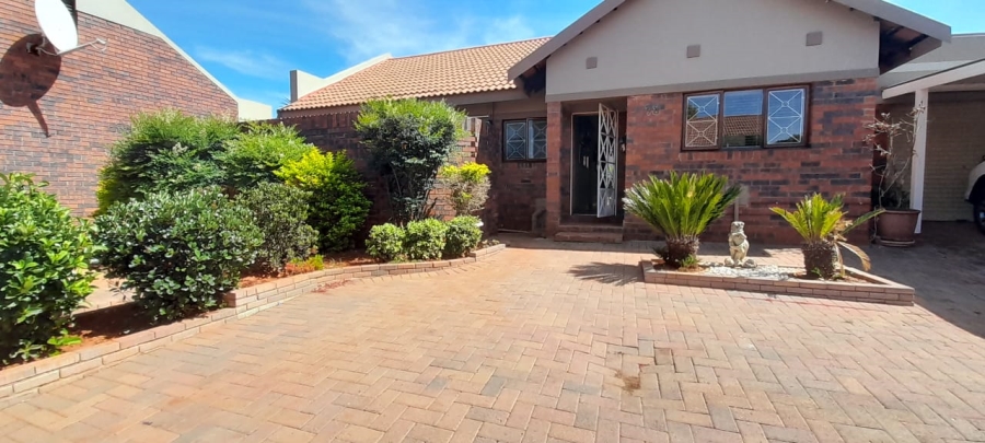 3 Bedroom Property for Sale in Flamwood North West